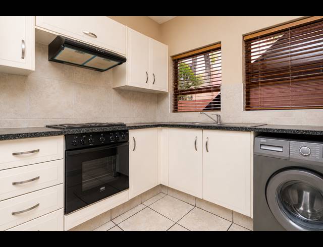 2 BEDROOM APARTMENT FOR SALE IN SUNNINGHILL